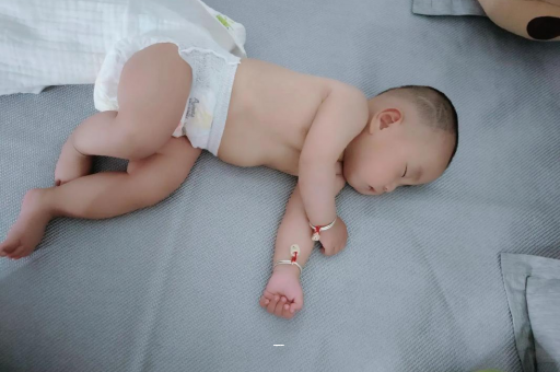 中国香港几个月宝宝可以竖抱